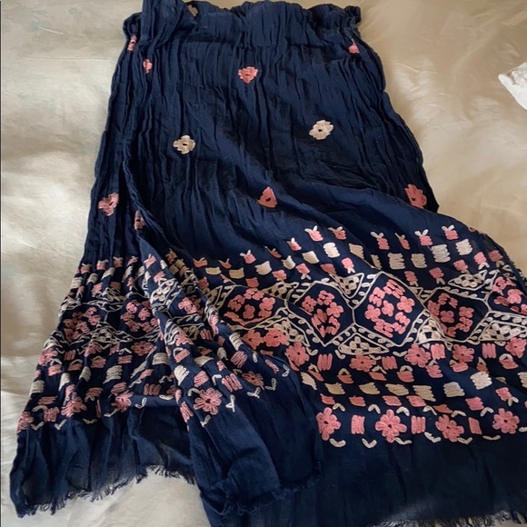 Beautiful J Crew Scarf - Picture 2 of 6